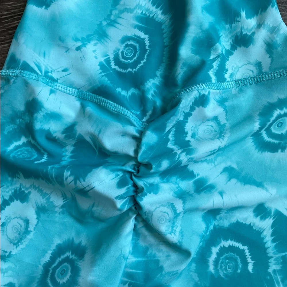 NWT! ABS2B Tie-Dye Scrunch Booty Crop Tights in Teal - Picture 5 of 11